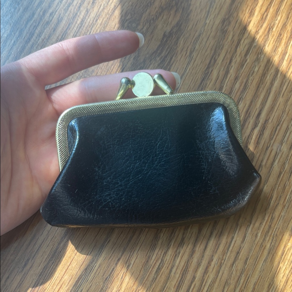 Vintage Elegant Black Leather Coin Purse - Picture 2 of 11